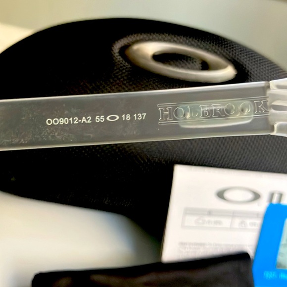 Holbrook Oakley (Low Bridge Fit) Lunar Year Collection Frosted frame NWT ☀️🕶️ - Picture 8 of 10